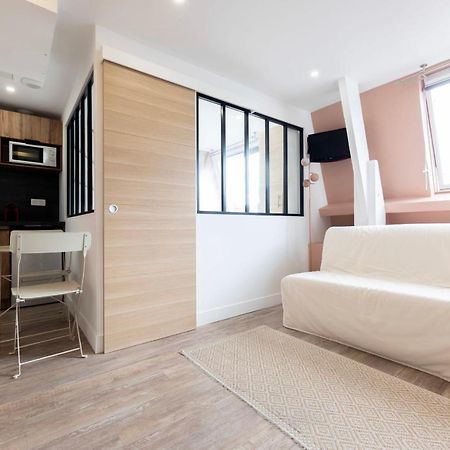 Amazing Apartment Under The Roof In Paris 8Th Ngoại thất bức ảnh
