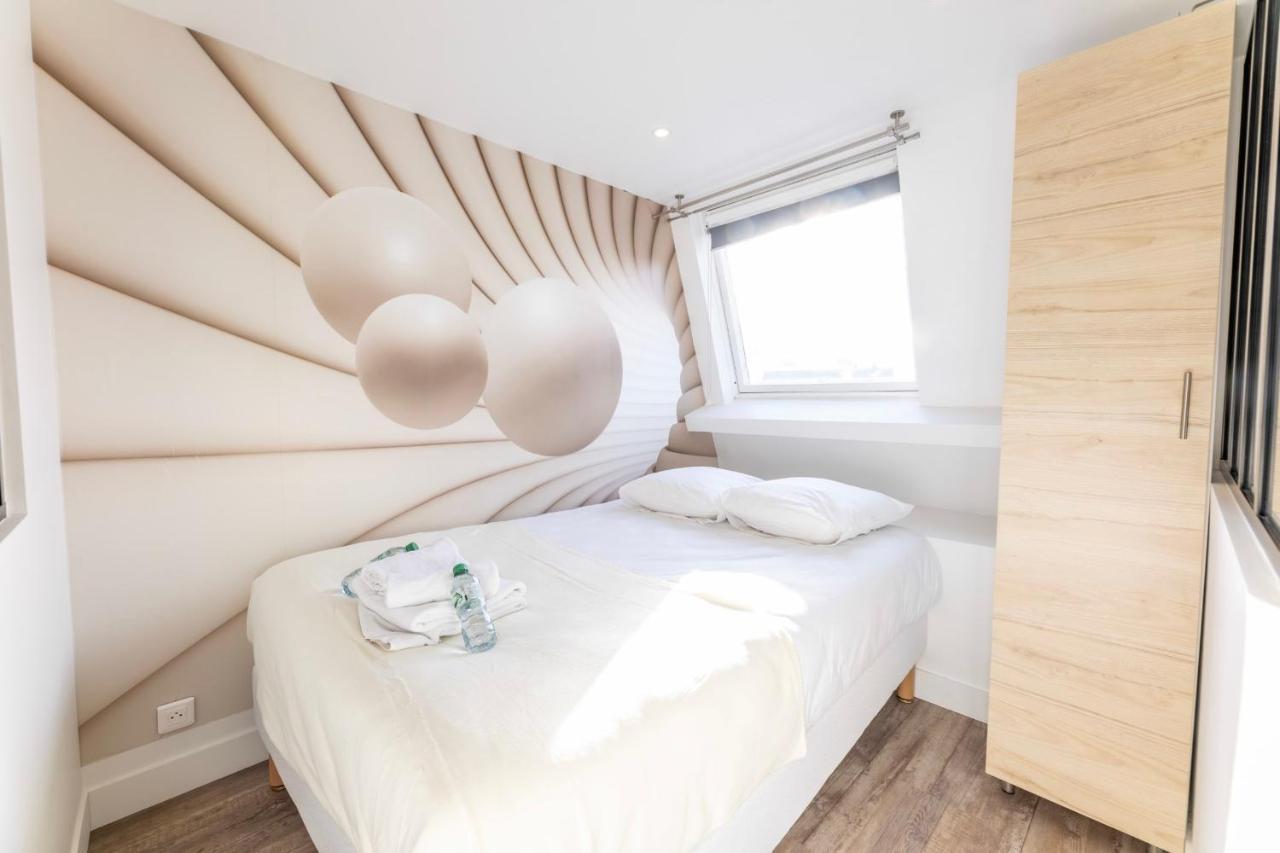 Amazing Apartment Under The Roof In Paris 8Th Ngoại thất bức ảnh