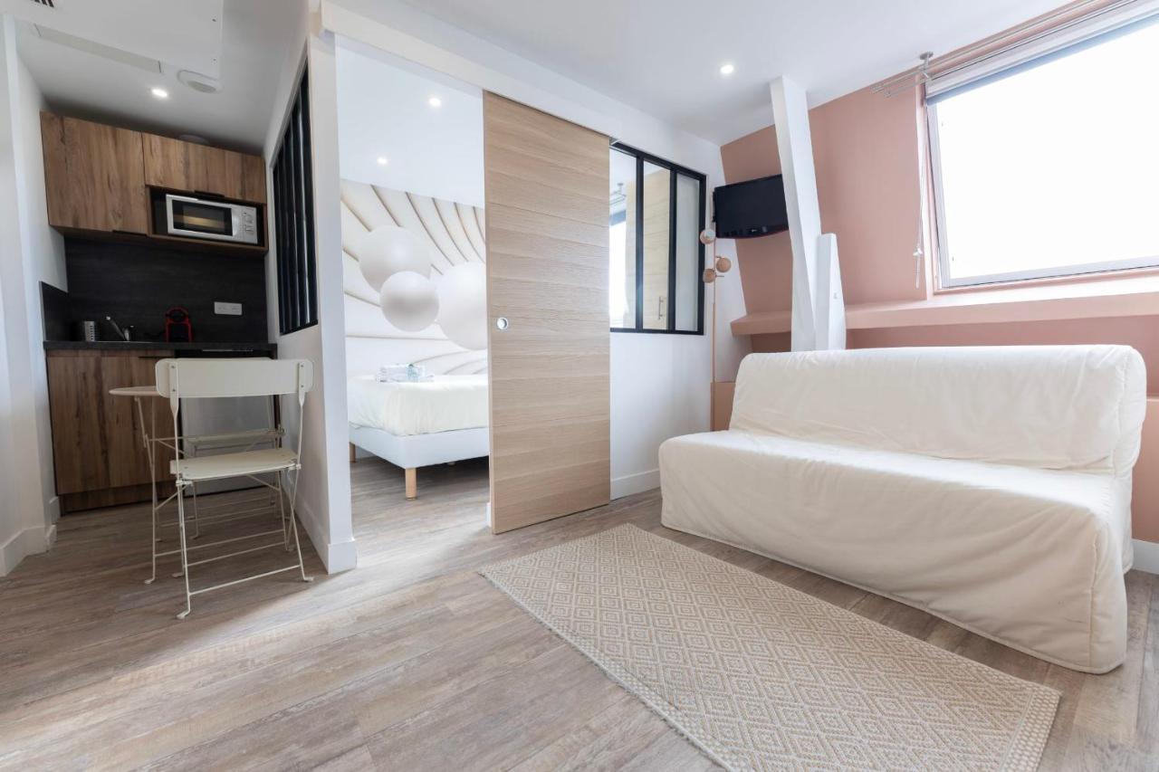 Amazing Apartment Under The Roof In Paris 8Th Ngoại thất bức ảnh