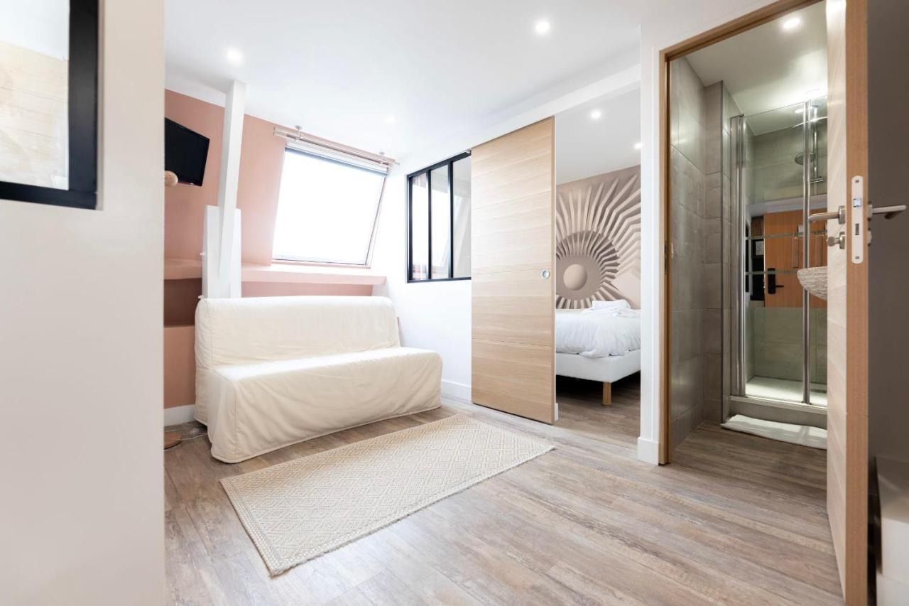 Amazing Apartment Under The Roof In Paris 8Th Ngoại thất bức ảnh