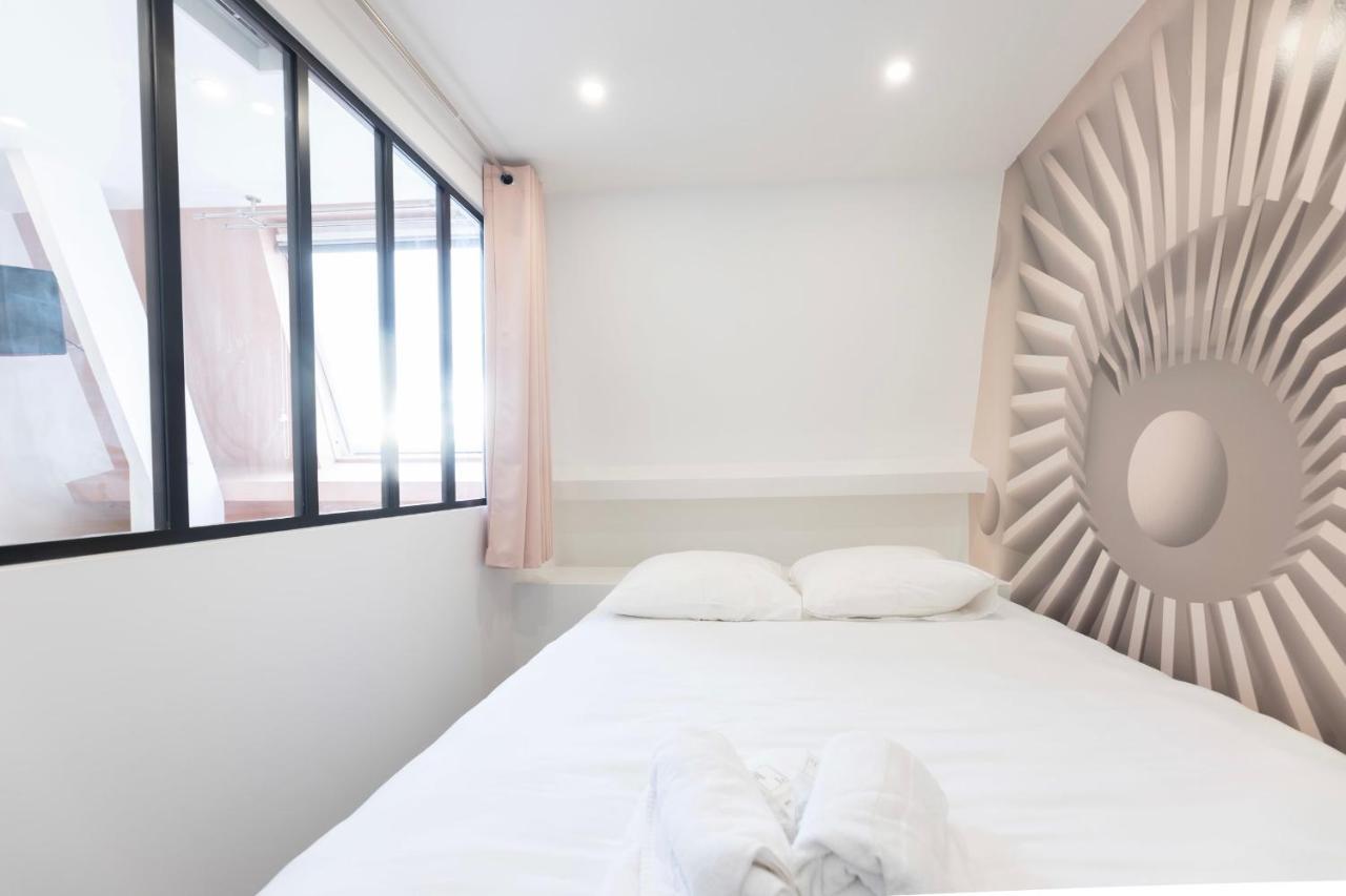 Amazing Apartment Under The Roof In Paris 8Th Ngoại thất bức ảnh