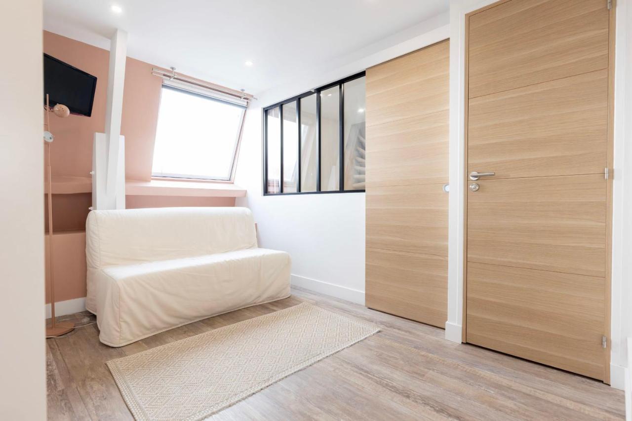 Amazing Apartment Under The Roof In Paris 8Th Ngoại thất bức ảnh
