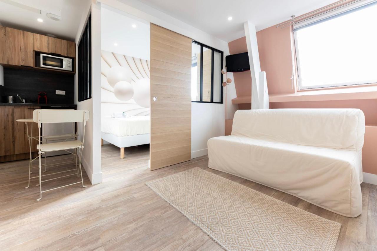 Amazing Apartment Under The Roof In Paris 8Th Ngoại thất bức ảnh
